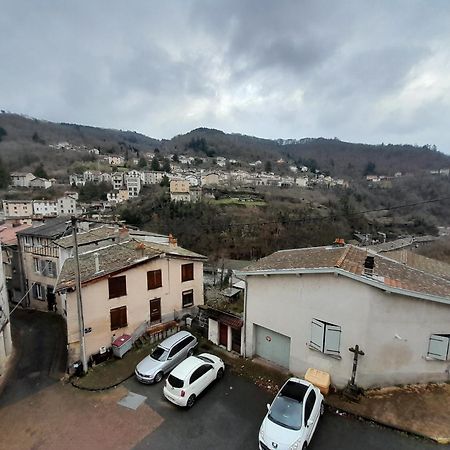 Le trois mâts Thiers Exterior foto